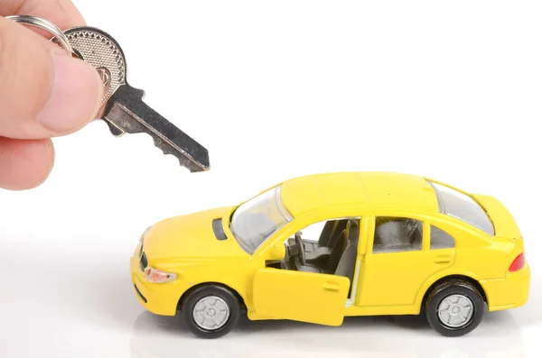 Speelgoedauto en sleutels — Stockfoto