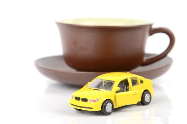 Oyuncak araba ve çay — Stok fotoğraf