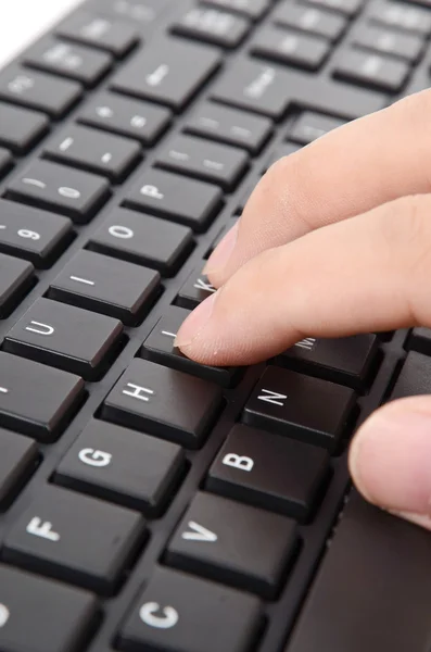 Пальці на клавіатурі — стокове фото