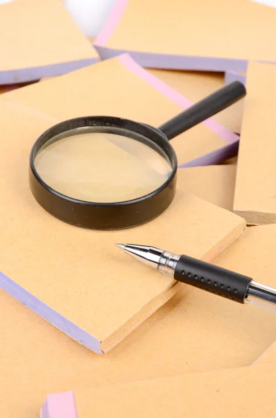 Documentos e lupa com caneta — Fotografia de Stock