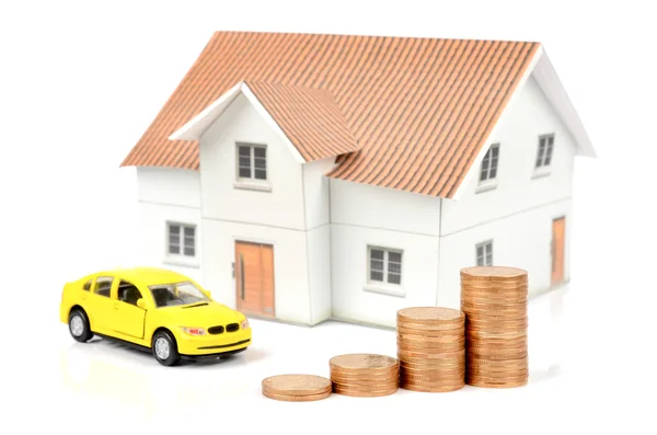 Speelgoedauto en huis met munten — Stockfoto