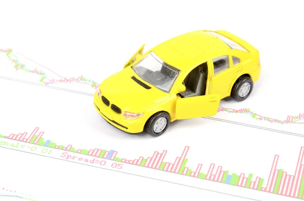 おもちゃの車と財務グラフ — ストック写真