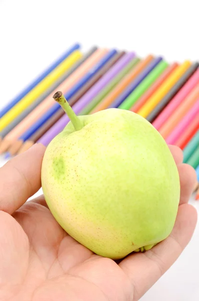 Päron och färg pennor — Stockfoto