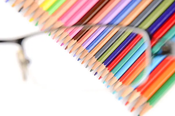 Crayons de couleur et verres — Photo