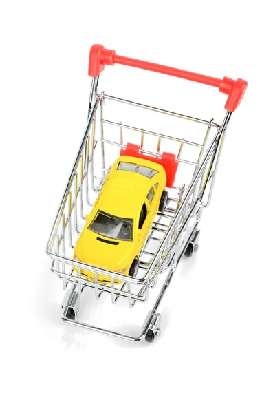 Alışveriş sepeti ve oyuncak araba — Stok fotoğraf