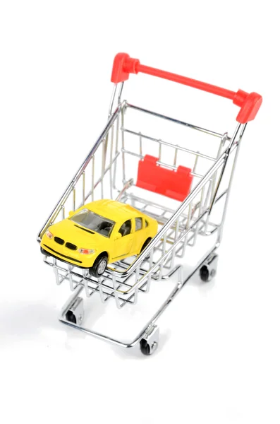 ショッピング カートとおもちゃの車 — ストック写真