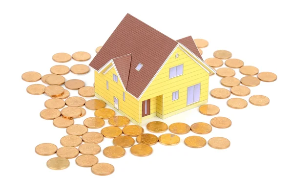 Модель будинку і монети — стокове фото