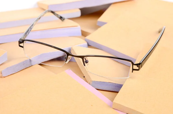 Dokumente und Brillen — Stockfoto