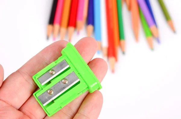 Цветной карандаш и точилка — стоковое фото