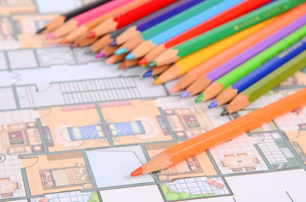 Ev planı ve renkli kalem — Stok fotoğraf