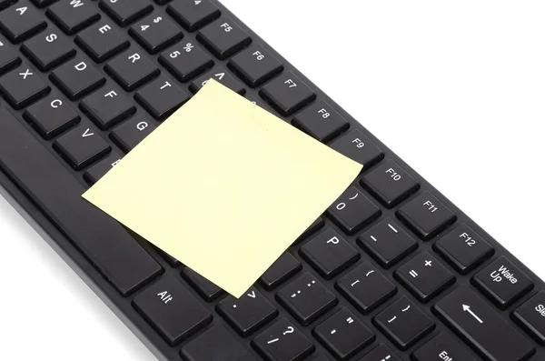 Клавиатура компьютера и блокнот — стоковое фото