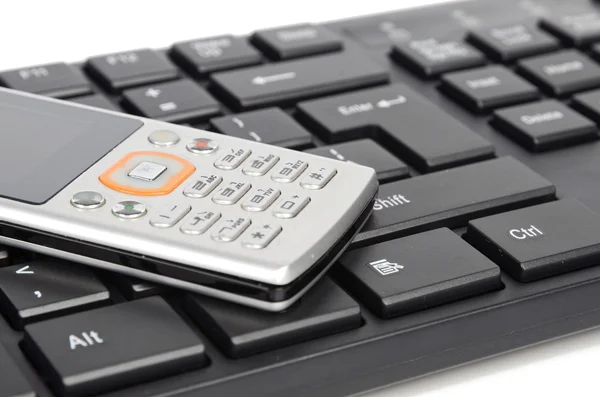 Mobiltelefon och dator tangentbord — Stockfoto