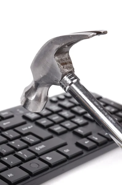 Hamer en computer toetsenbord — Stockfoto