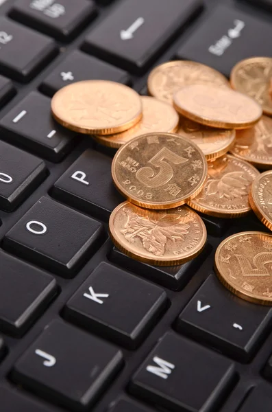 Keyboard and coins — Stock Photo, Image