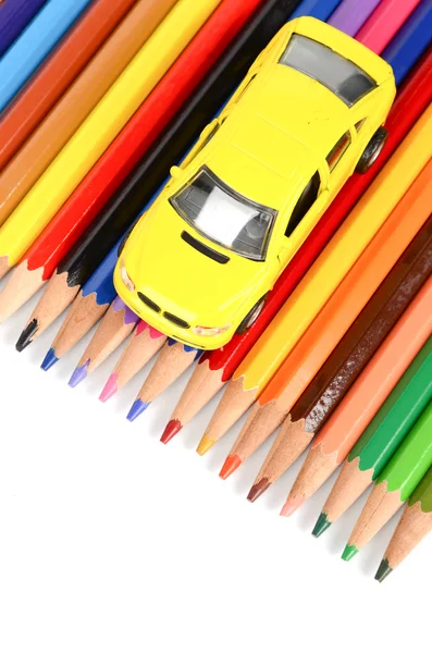 Μολύβι παιχνίδι αυτοκίνητο και χρώμα — Φωτογραφία Αρχείου