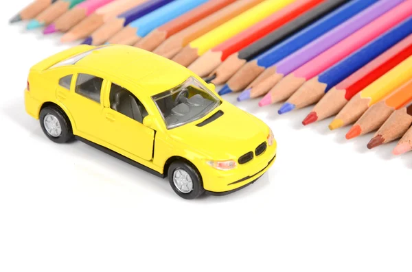 Carro de brinquedo e lápis de cor — Fotografia de Stock