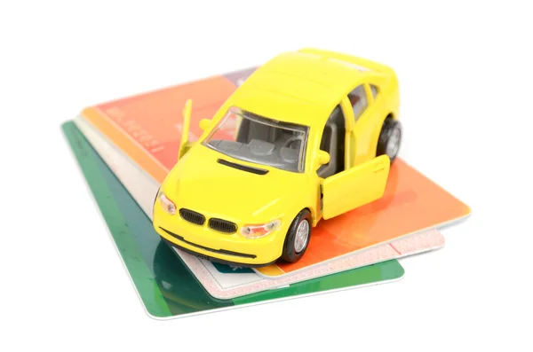 Игрушечный автомобиль и кредитная карта — стоковое фото