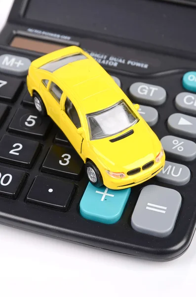 Игрушечный автомобиль и калькулятор — стоковое фото