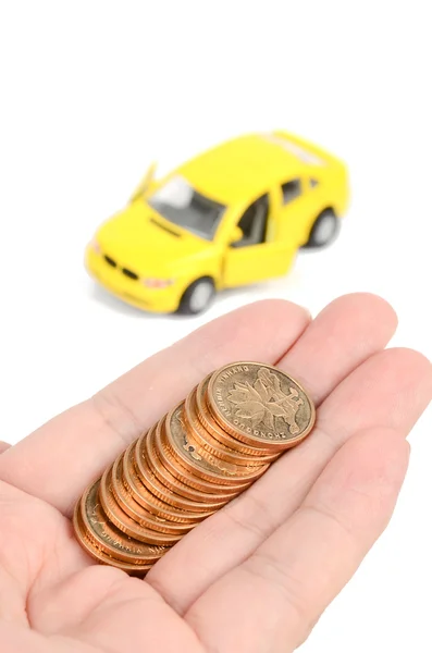 Игрушечный автомобиль и монеты — стоковое фото