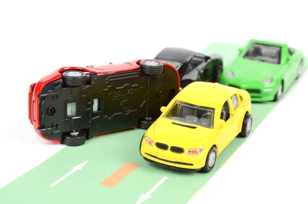 Harita üzerinde oyuncak arabalar — Stok fotoğraf