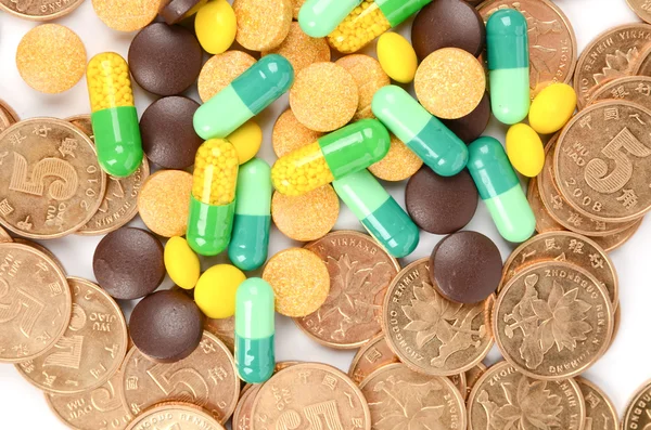 Медицина и монеты — стоковое фото