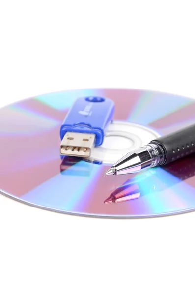 DVD ve usb disk kalemle — Stok fotoğraf