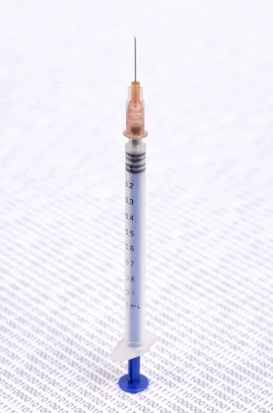 Syringe and binary code — Stock Photo, Image