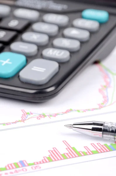 Calculator and pen on stock graph — Stock Photo, Image