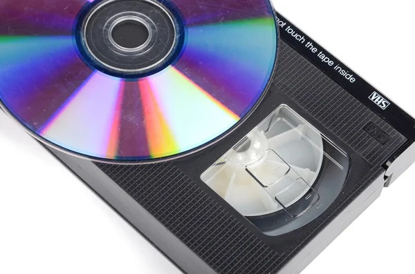 Videoband och dvd på vit bakgrund — Stockfoto