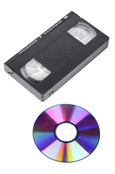 ビデオ テープと白い背景の上の dvd — ストック写真