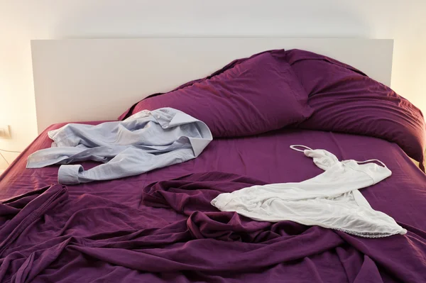Недоделанная кровать — стоковое фото