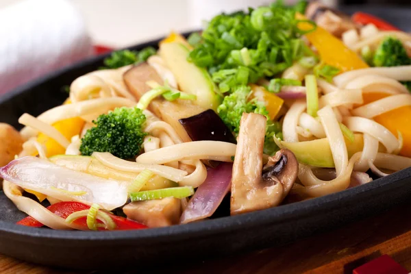 Udon with vegetables — Stock Photo, Image