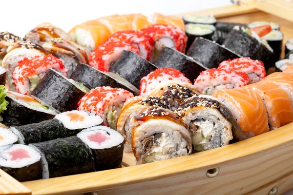 Voller Teller mit Sushi-Mischung — Stockfoto