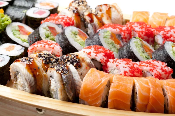 Fuld plade af sushi mix - Stock-foto