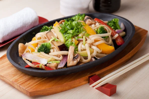 Udon mit Gemüse — Stockfoto