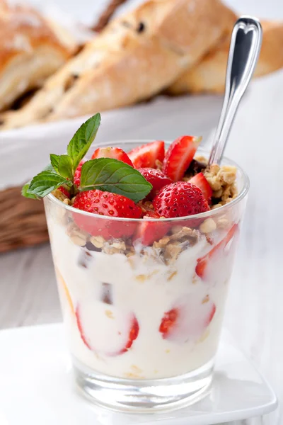 Yogurt with muesli — Stock Photo, Image