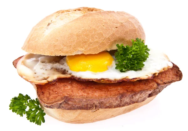 Meat loaf on a roll with fried egg — Stock Photo, Image