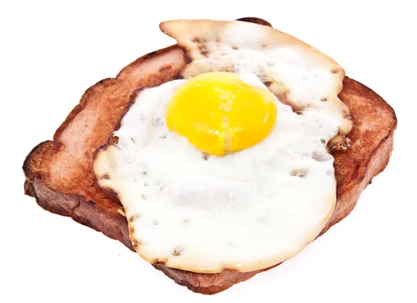 Vlees brood met gebakken ei op bovenkant — Stockfoto
