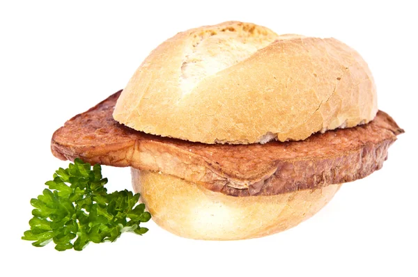 Pan de carne alemán en un rollo aislado — Foto de Stock