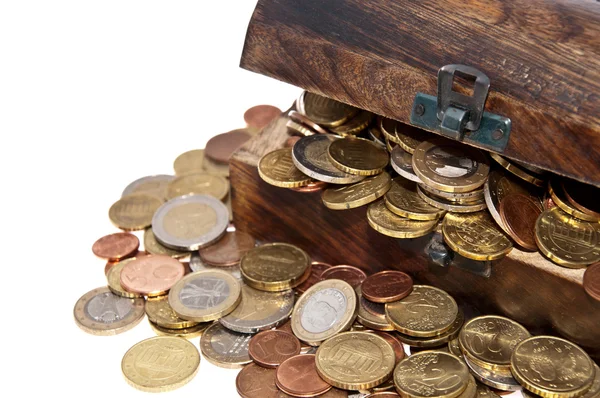 Scatola del tesoro con monete — Foto Stock