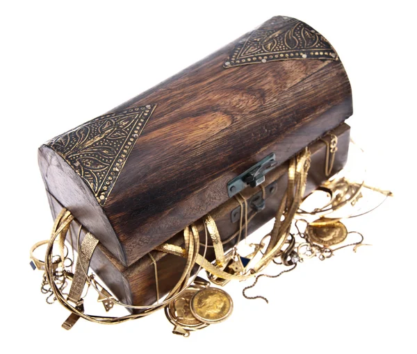 Boîte au trésor avec de vieux bijoux — Photo
