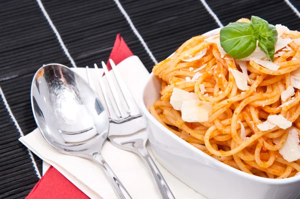 Portion of spaghetti with silverware — Stock Photo, Image