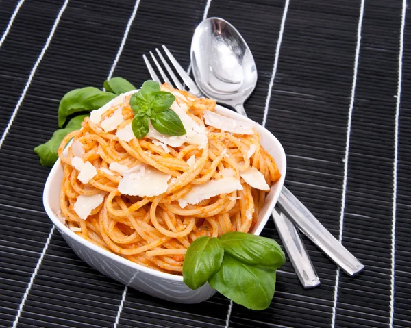 Portion of spaghetti with silverware — Stock Photo, Image