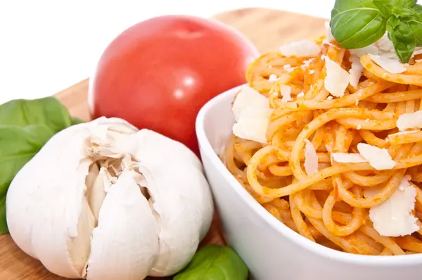 Espaguete com ingredientes de molho — Fotografia de Stock