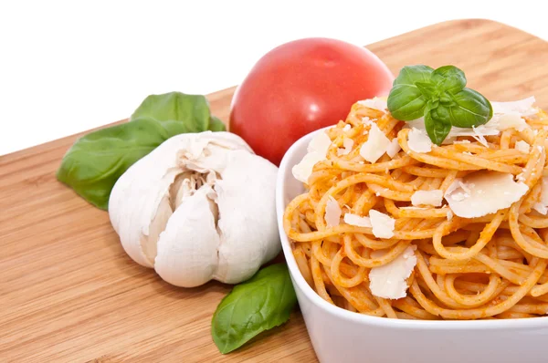 Espaguete com ingredientes de molho — Fotografia de Stock