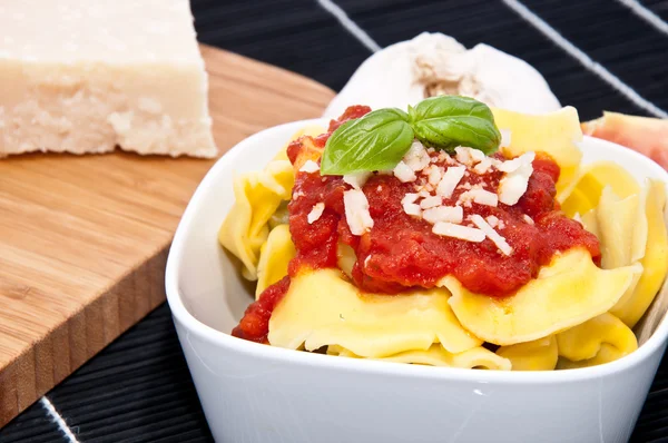 Tortellini in a bowl with ingredients — Stock Photo, Image