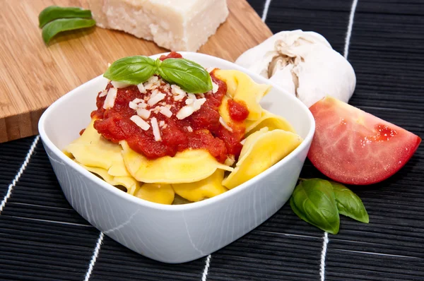 Tortellini in a bowl with ingredients — Stock Photo, Image