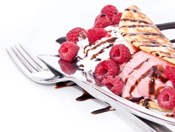新鮮なラズベリーのアイスクリーム — ストック写真