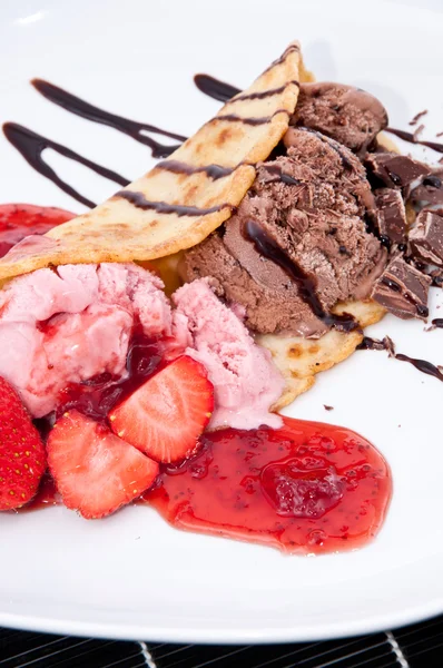 stock image Homemade Strawberry and Chocolate Ice Cream