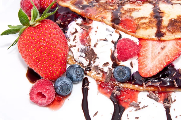 stock image Ice Cream in Pan Cake with fruits